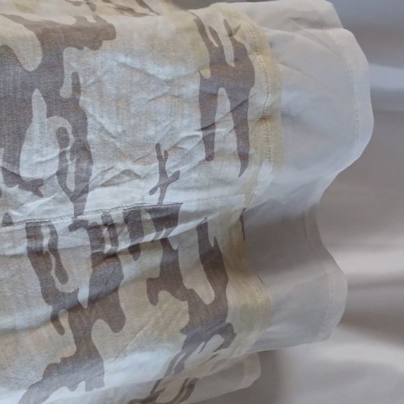 Sanctuary by Anthropologie Camo top - medium, 19" pit to pit - Picture 3 of 6